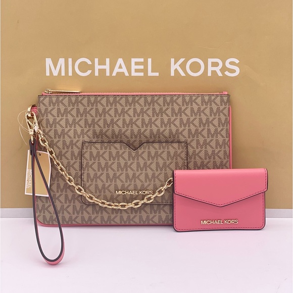 MICHAEL KORS JET SET TRAVEL LG 2 in 1
WRISTLET/WALLET AND CARD CASE - Picture 2 of 12